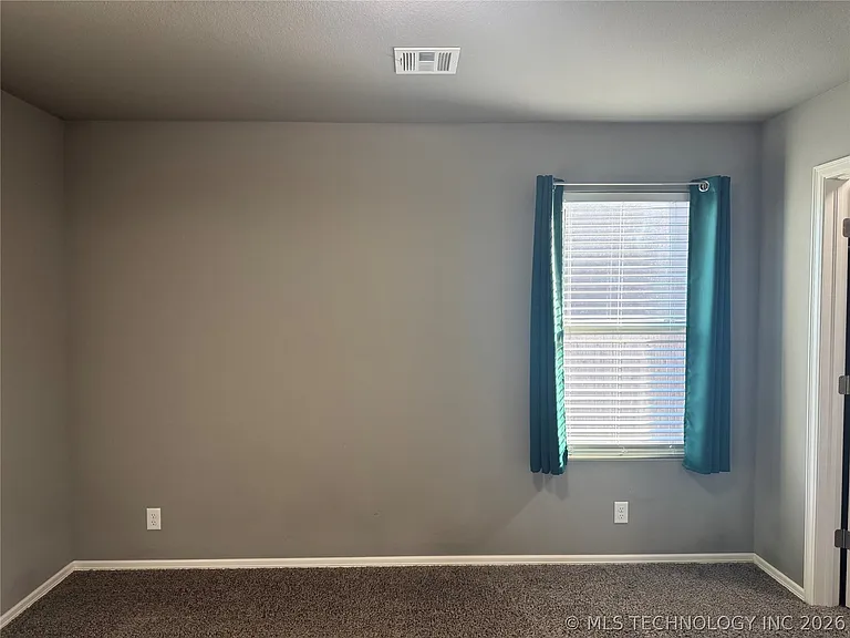 7413 S Hemlock Ave — Photo 13