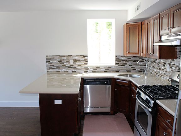 3rd image of 832 Hicks St #1