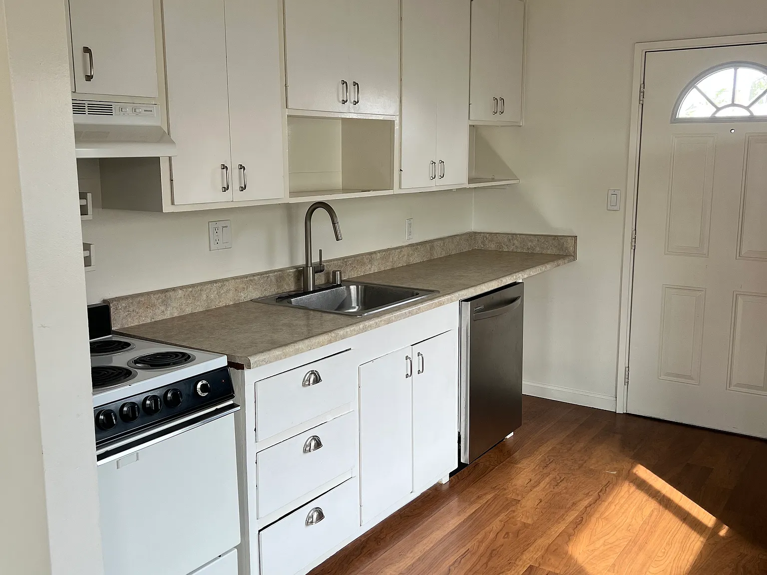2 bed, 800 sqft, $2,600 — Photo 2