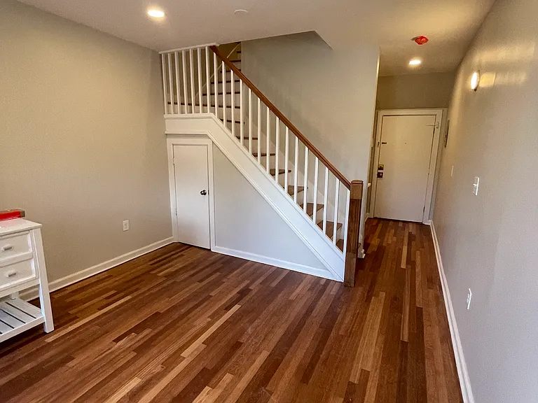 342 Montgomery St #2 — Photo 7