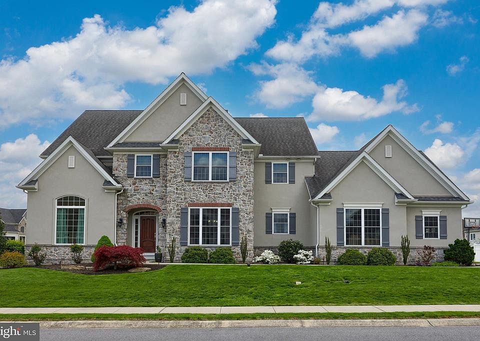 1st image of 352 Ecker Dr