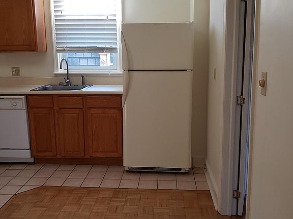 5th image of 4226 Chester Ave #63