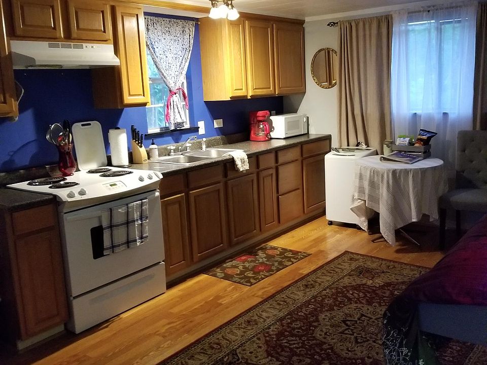 1st image of 613 Columbia St