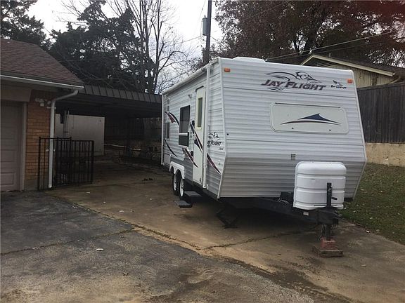 4th image of 2233 Westfield Dr