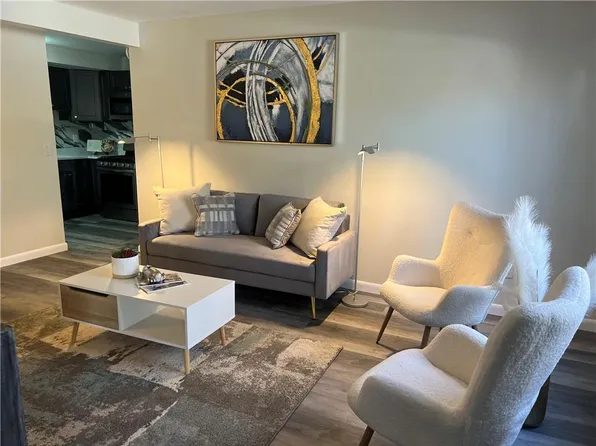 132 Hoffman Ave APT 102, Cranston, RI 02920