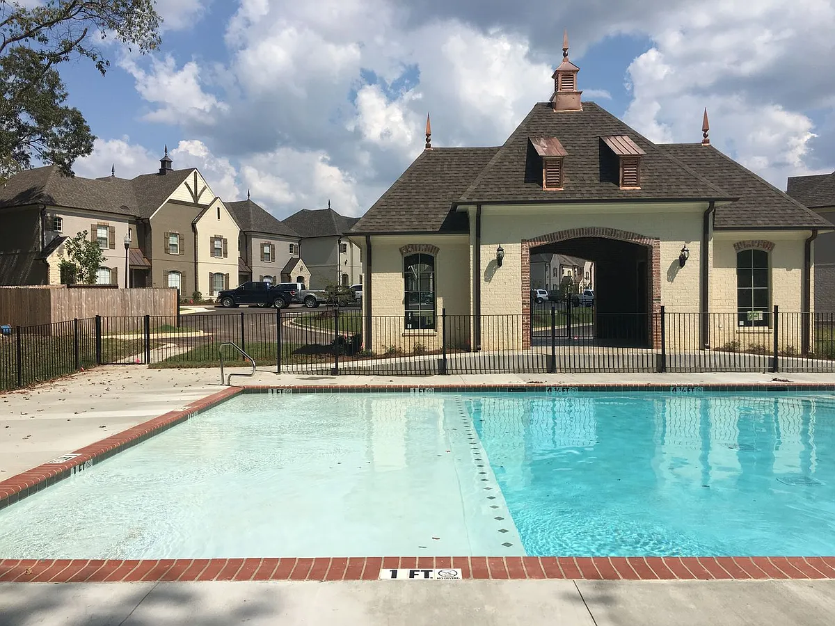 Building Photo - 103 Farm View Dr #802