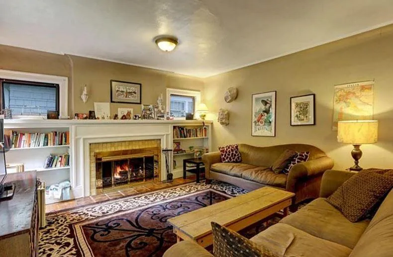 3 bed, 2.5 bath, 2965 sqft, $850 — Photo 2