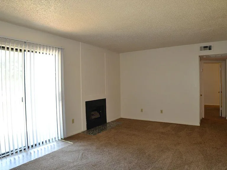 Brentwood Pointe — Photo 10