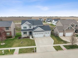 5116 Longfield Rd, Bloomington, IL 61705