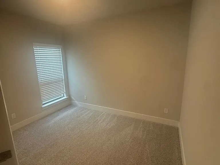 684 The Cottages Dr — Photo 6