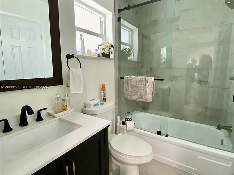 2374 SW 11th Ave — Photo 6