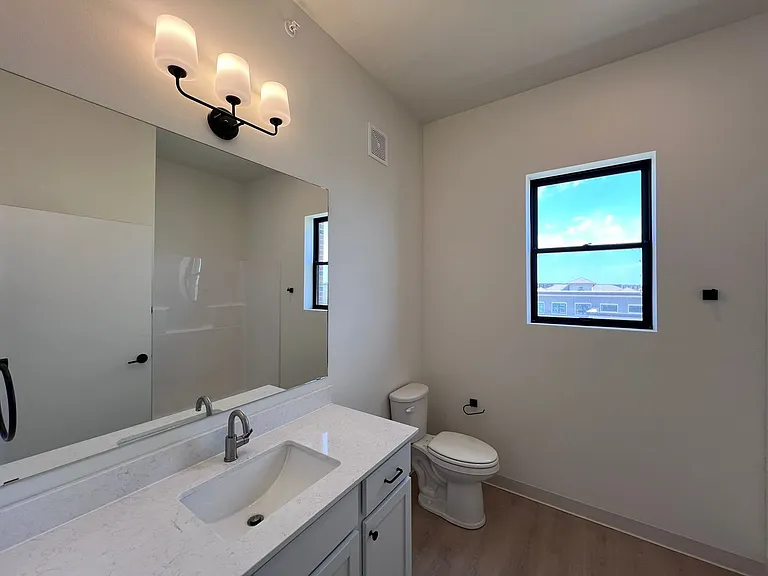 Roseann Lofts — Photo 19
