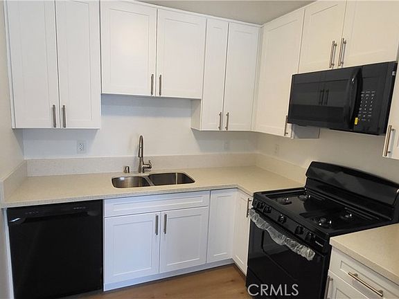 5th image of 526 Greystone Ln