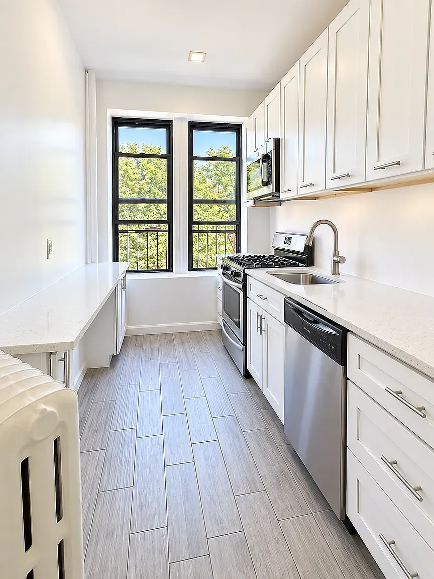 2818 Foster Avenue — Photo 4
