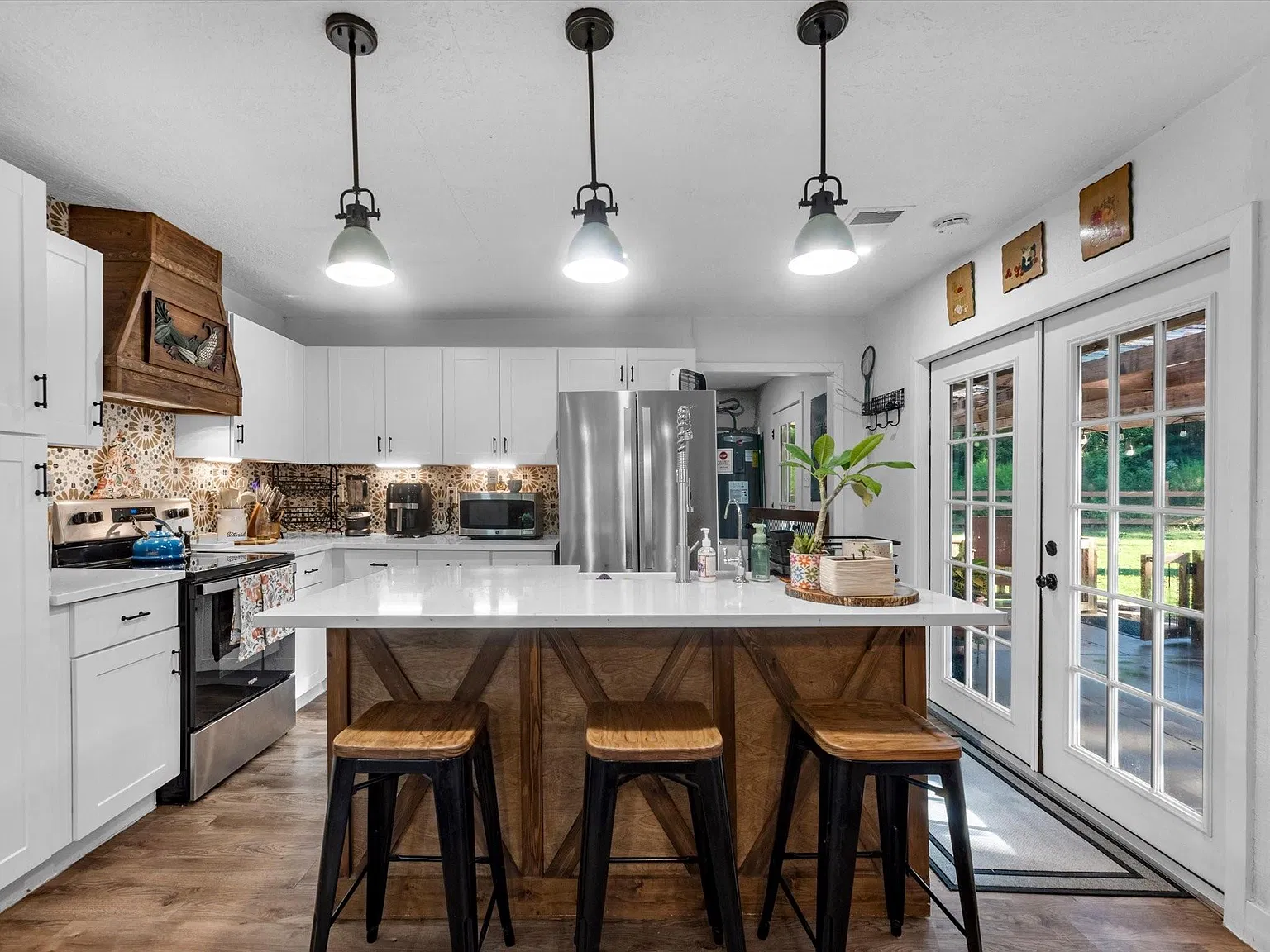 3 bed, 2.0 bath, 1500 sqft, $1,900 — Photo 3