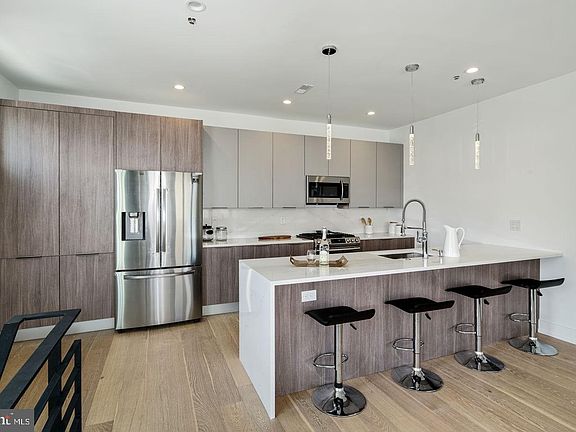 3rd image of 119-25 Greenwich St #2