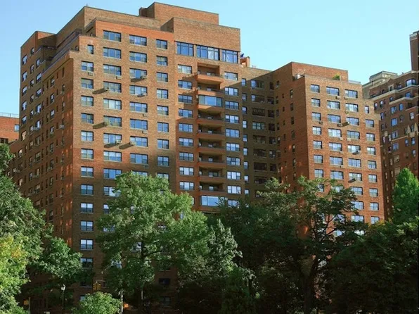 11 Riverside Drive image 12 of 13