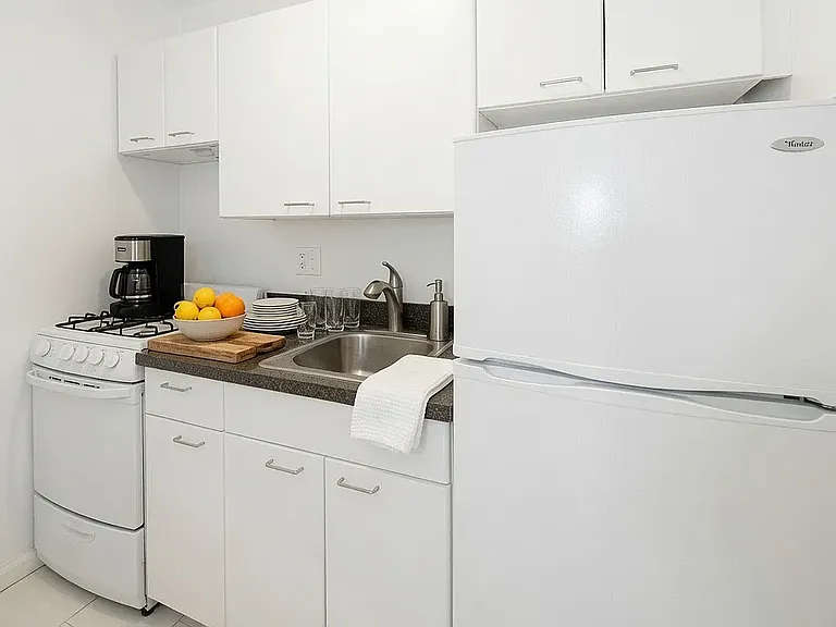 342 E 55th St #7D — Photo 2