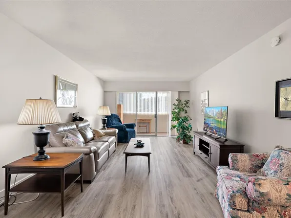 2050 White Birch Rd #206, Sidney, BC V8L 2R1