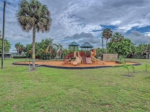6720 Northampton Pl, Bradenton, FL 34207
