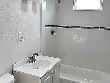 Building Photo - 27 Granby Rd #2