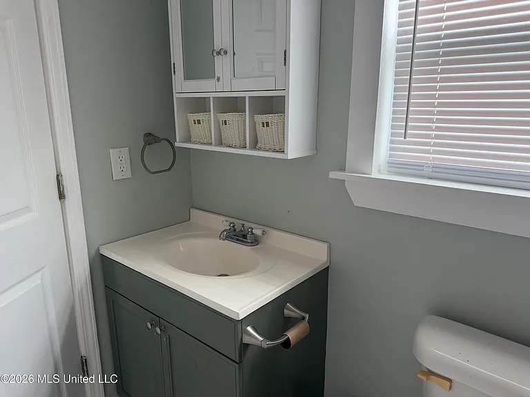 412 Robert St — Photo 10