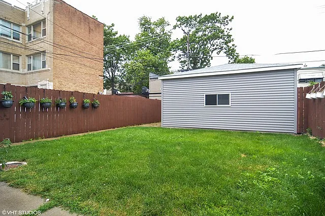 3835 N Western Ave — Photo 24