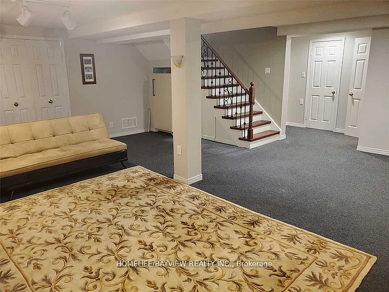 84 Huntington Park Dr W — Photo 15