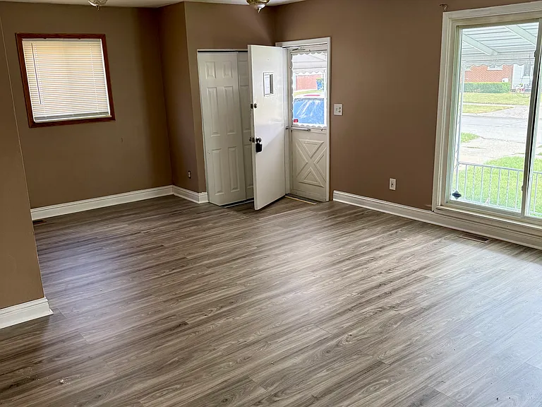 1234 Sharon St — Photo 3