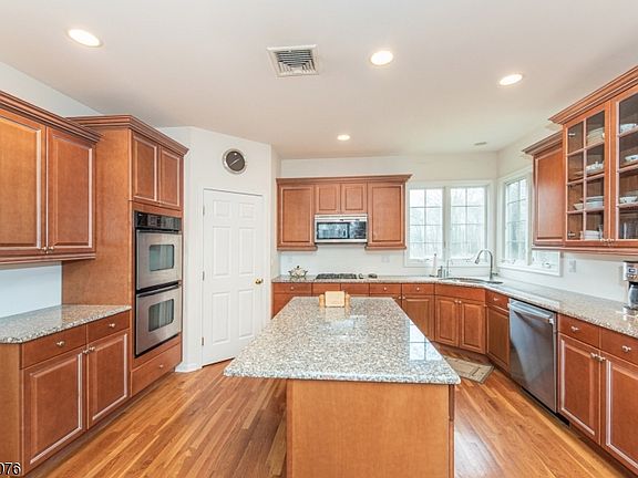 5th image of 1240 S Beverwyck Rd