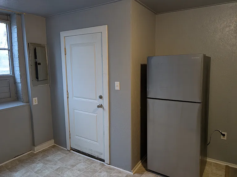 157 N Fieldcrest Rd #1 — Photo 4