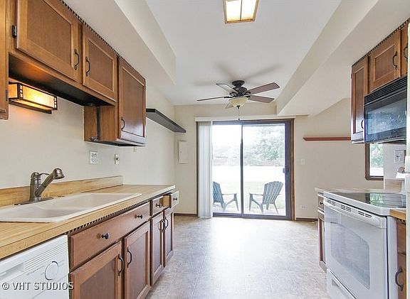 5th image of 617 Whalom Ln Unit 10-D