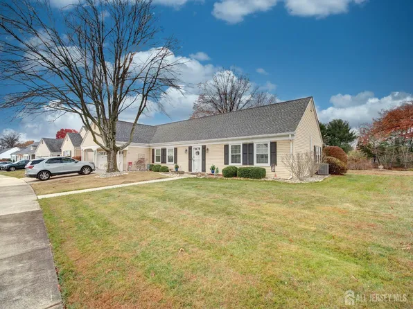 575 Old Nassau Rd #A, Monroe Township, NJ 08831