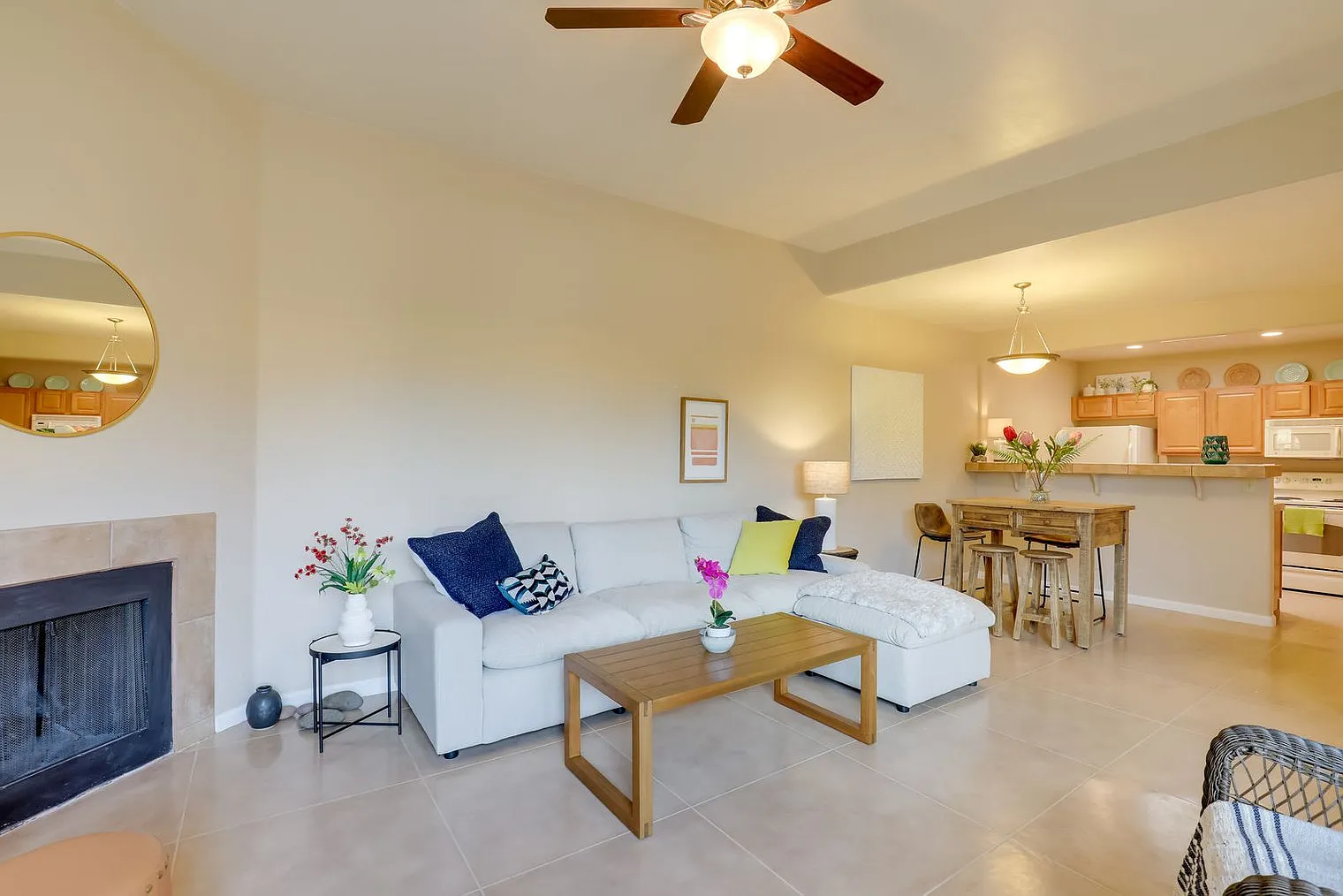 2 bed, 2.0 bath, 1248 sqft, $4,338 — Photo 3