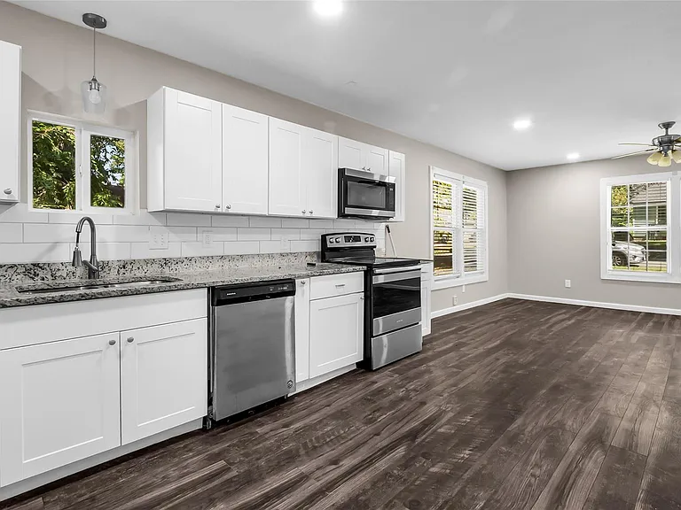 220 W Murray St — Photo 10
