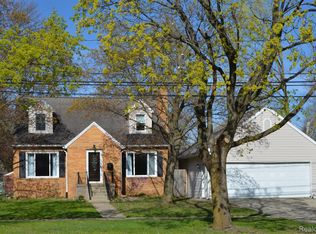 411 N McKinley Rd, Flushing, MI 48433