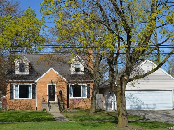 411 N McKinley Rd, Flushing, MI 48433