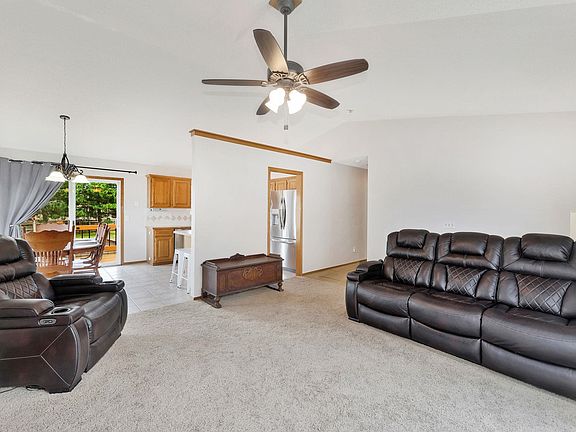 5th image of 710 Lakepoint Dr
