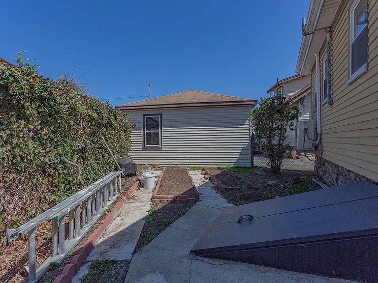 50 Evans St — Photo 15