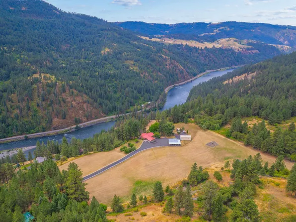 211 Ridge View Dr, Lenore, ID 83541