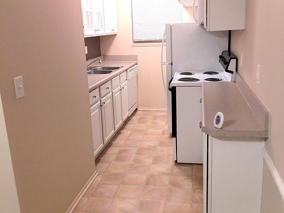 2nd image of 2297 Knob Hill Dr APT 17