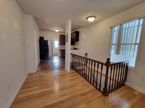 5th image of 2557 43rd St #2