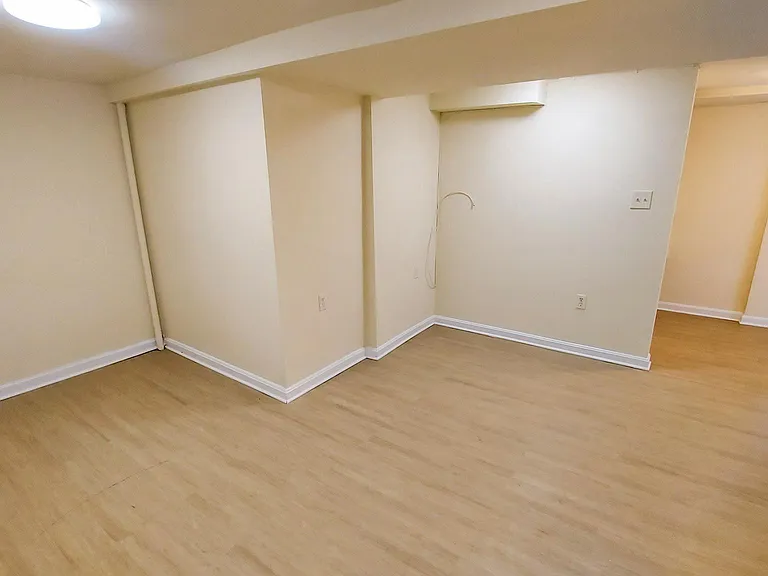 228 Manor Cir #7 — Photo 10
