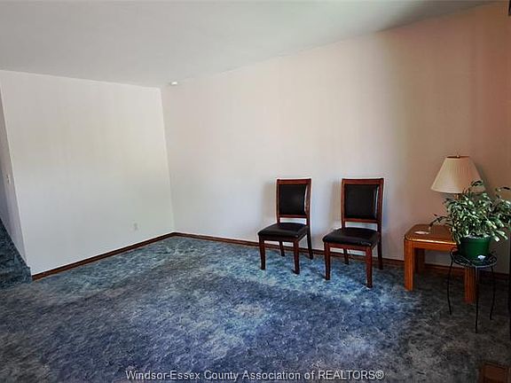 4th image of 1635 Courtland Cres