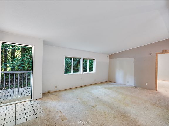 5th image of 1383 Lakewood Dr