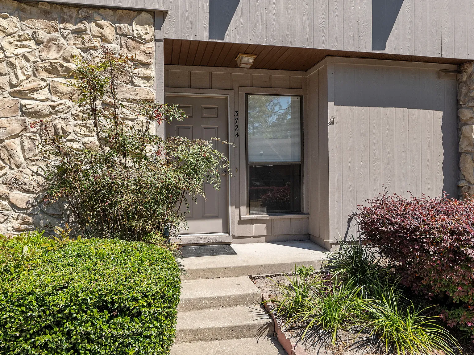 2 bed, 2.5 bath, 1688 sqft, $1,895 — Photo 4