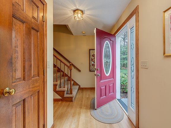 2nd image of 23 King Arthur Dr