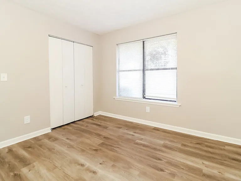 5427 Covent Way — Photo 13