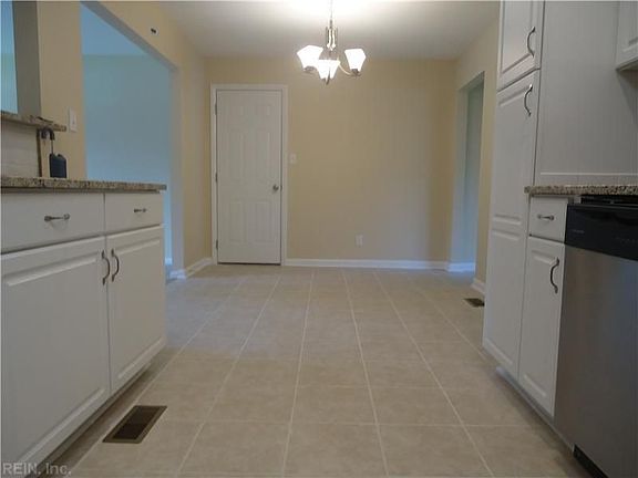 5th image of 393 Nicewood Dr