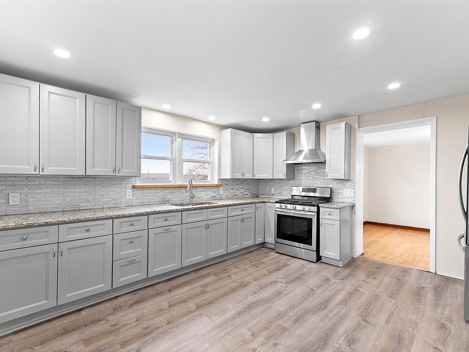1st image of 395 Palisade Ave Floor 1